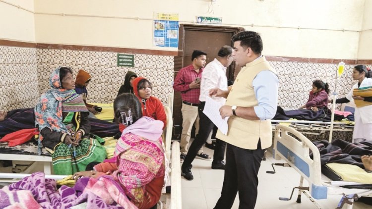 कलेक्टर ने जिला अस्पताल पहुंचकर सडक़ दुर्घटना में घायल स्कूली  बच्चों का जाना हालचाल