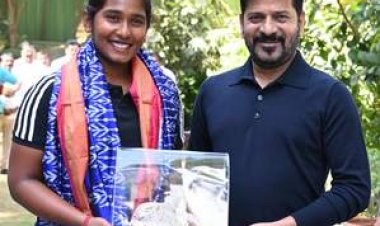 तेलंगाना के मुख्यमंत्री ने त्रिशा के लिए 1 करोड़, ध्रुति और मुख्य कोच नूशिन को 10-10 लाख देने की घोषणा की