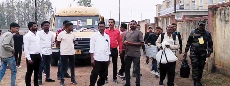 भाजपा प्रत्याशियों ने समर्थकों के साथ मतदान दल को स्ट्रांग रूम तक पहुंचाया