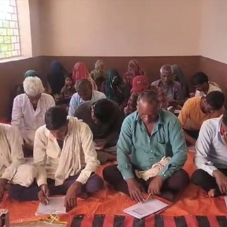 भोपाल में साक्षरता अभियान की परीक्षा:फंदा विकासखंड में 6000 असाक्षरों ने हल किया पेपर, अधिकारियों ने किया निरीक्षण