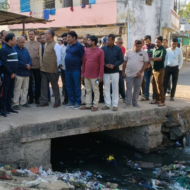 विदिशा विधायक ने वार्ड 17 का किया निरीक्षण:कचरा प्रबंधन, हाई टेंशन लाइन और प्रधानमंत्री आवास योजना को लेकर दिए निर्देश