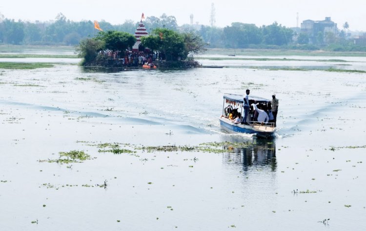 दलपत सागर के बीच टापू पर भूपालेश्वर महादेव मंदिर