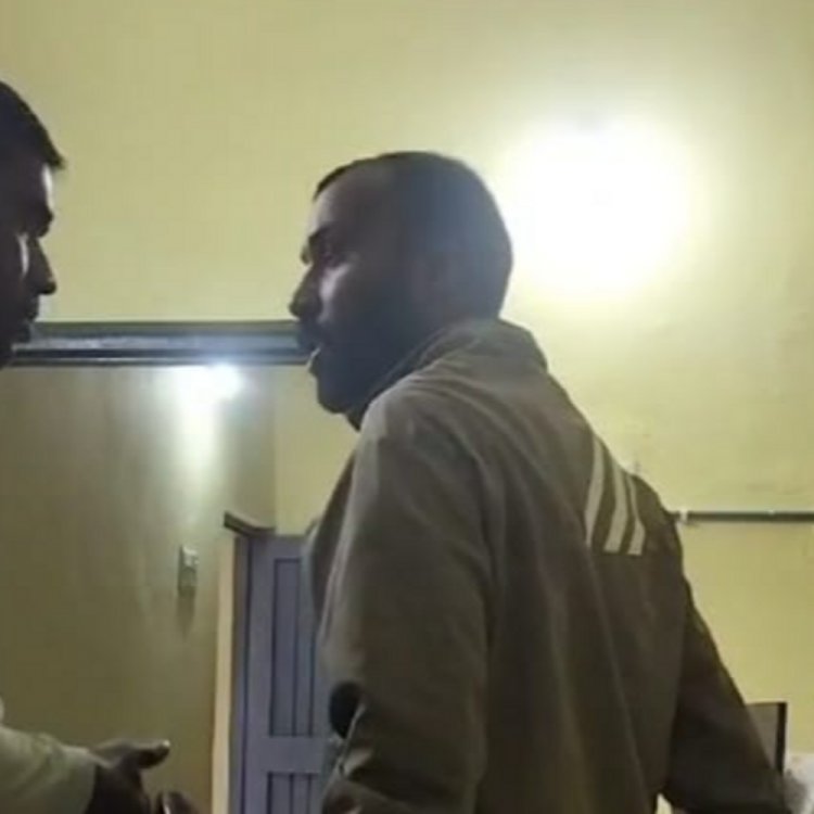आवास योजना की राशि न मिलने पर युवक भड़का:सचिव से गाली-गलौज, कुल्हाड़ी लेकर पहुंचा, पुलिस तलाश में जुटी