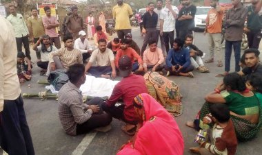 पहले अस्पताल में हंगामा, फिर आरोपियों की गिरफ्तारी की मांग पर लाश सडक़ पर रख चक्काजाम