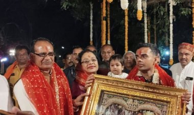 केंद्रीय मंत्री शिवराज के बेटे की बारात देवास पहुंची:भाजपा कार्यकर्ताओं ने किया स्वागत; जगह-जगह हुई आतिशबाजी; बजी शहनाई