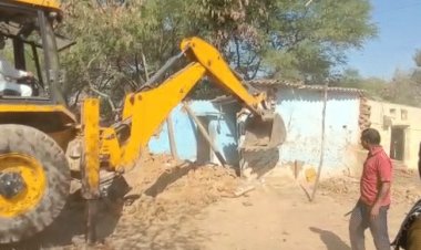 दमोह में गोवंश की हत्या, हिंदू संगठनों पर फायरिंग:कार्यकर्ताओं ने बंद बुलाया; आरोपियों के घरों पर चला बुलडोजर