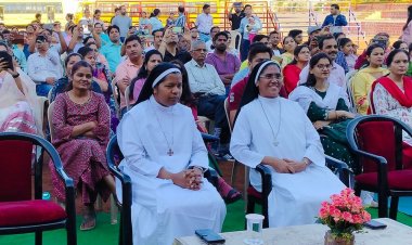 माउंट कार्मेल स्कूल में बच्चों का प्रतिभा प्रदर्शन:समर कैंप के समापन पर नृत्य, गायन और नाटक से दर्शक हुए मंत्रमुग्ध