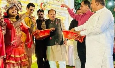 व्यापारिक संगठनों ने होली मिलन में बिखेरे रंग:उपमुख्यमंत्री देवड़ा समेत कई जनप्रतिनिधियों ने व्यापारियों के साथ खेली फूलों की होली