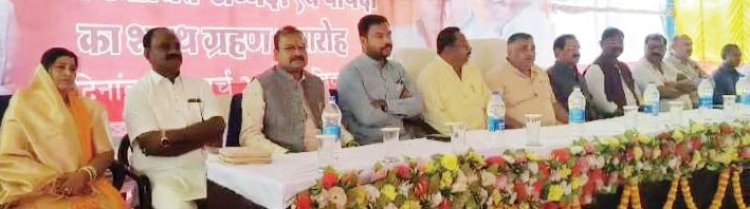 नवनिर्वाचित नगर अध्यक्ष और पार्षदों ने ली शपथ