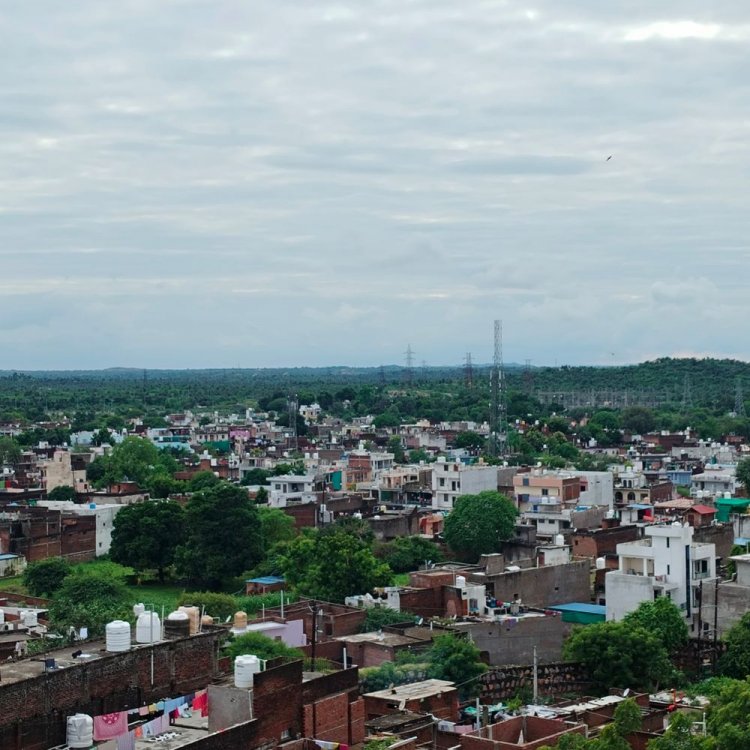 दतिया में तेज धमाका, लोग घरों से बाहर निकले:एक मकान की दीवार में आई दरार; एसपी बोले- वायु सेना का प्रशिक्षण चल रहा