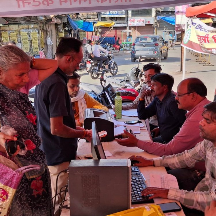 नगर निगम ने कर वसूली के लिए लगाया शिविर:कटनी में 7 लाख रुपए का संपत्ति टैक्स जमा