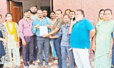 सार्वजनिक जगह में बोर कराने के बाद भी मोहल्लेवासियों को नहीं दे रहा पानी