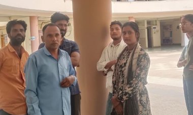 खेत की मेड़ तोड़कर फिर लगाई आग:अशोकनगर में किसान को ब्लैकमेल करने का मामला; पीड़ित ने एसपी से लगाई न्याय की गुहार