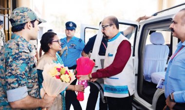 राज्यपाल  डेका का कलेक्टर- एसपी ने किया स्वागत