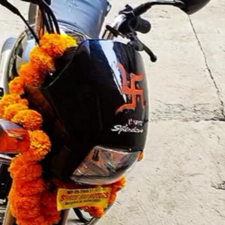 जीजा के लेन-देन में फंसी बाइक:एक साल से नहीं मिल रही वापस; युवक ने गुना कलेक्टर से लगाई गुहार