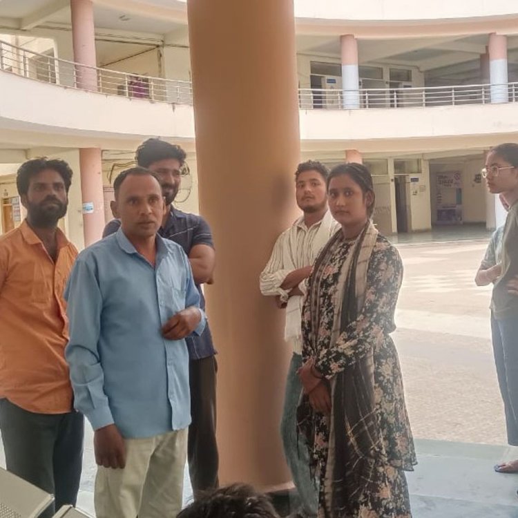 खेत की मेड़ तोड़कर फिर लगाई आग:अशोकनगर में किसान को ब्लैकमेल करने का मामला; पीड़ित ने एसपी से लगाई न्याय की गुहार