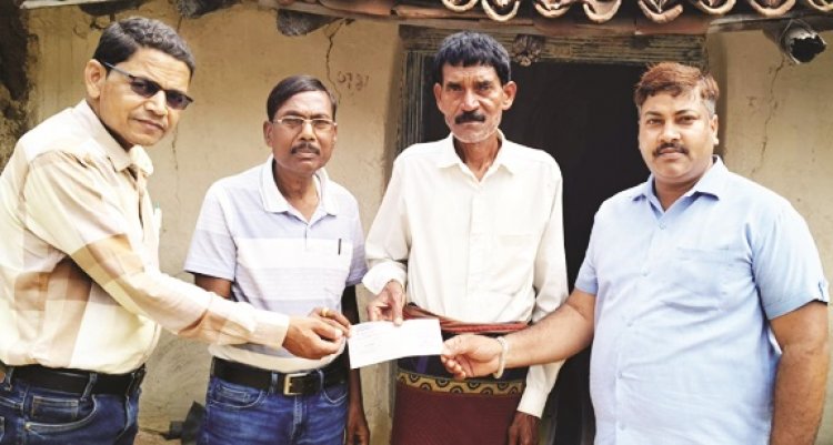 अनुग्रह अनुदान  की राशि दी