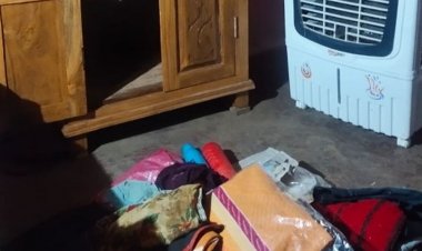 ताले तोड़कर दो मकानों से गहने ले भागे चोर:छत पर सो रहा था परिवार; सुबह नीचे आया तो अलमारी का लॉक टूटा, बिखरा मिला सामान