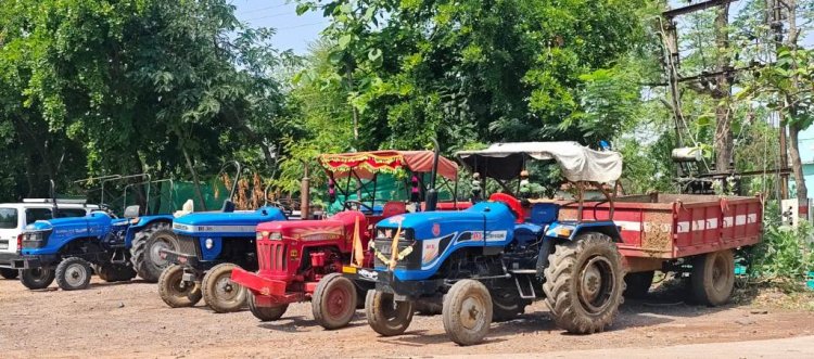 खारंग नदी से हो रहा था रेत का चोरी-छिपे खनन, 7 ट्रैक्टर जब्त