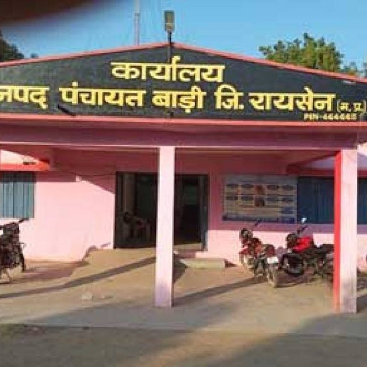 पंचायत विभाग में अफसरों के थोकबंद तबादले:30 से ज्यादा जनपद सीईओ बदले, 22 BDO को प्रभारी जपं CEO बनाया