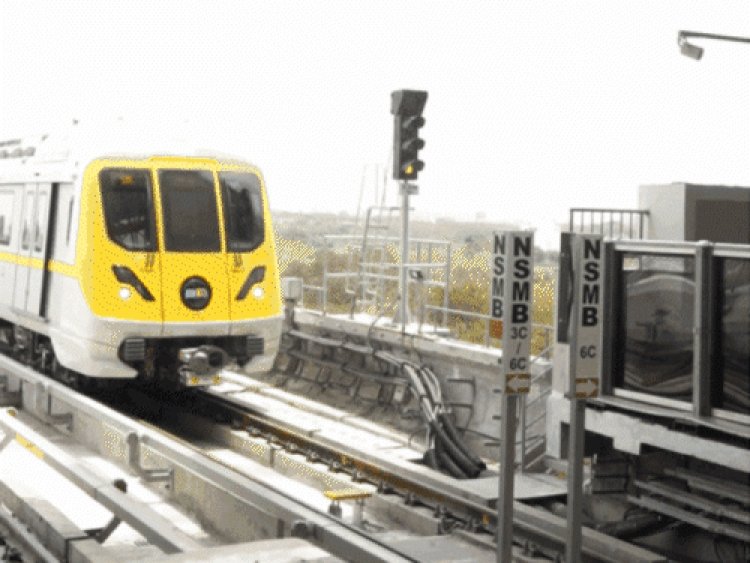 इंदौर मेट्रो यात्री संख्या में आई गिरावट:पहले रोज 20 हजार से ज्यादा यात्री कर रहे थे सफर, अब 3 हजार से कम