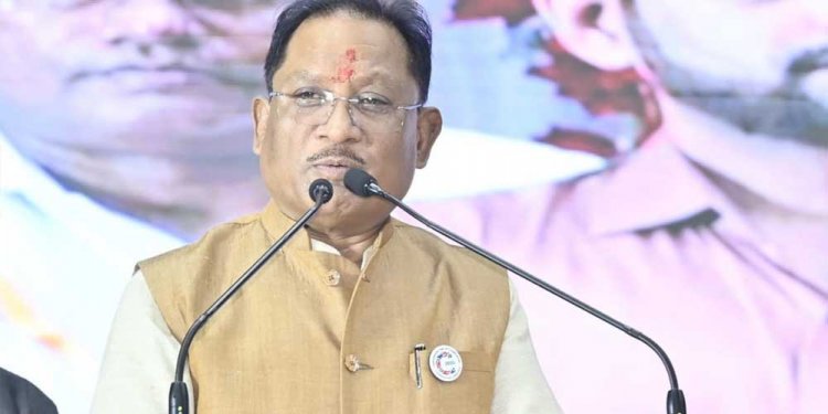 रायपुर : संतु चक्रेस को मिला सपनों का आशियाना, मुख्यमंत्री से पक्के मकान की चाबी पाकर भावुक हुए बुजुर्ग