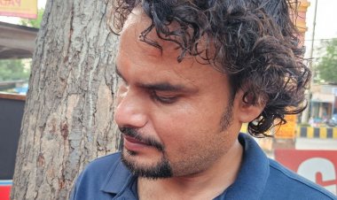 रुद्राक्ष पर उकेरी पशुपतिनाथ की सूक्ष्म प्रतिमा:2x2 मिमी के टूटे रुद्राक्ष पर बनाई बनाई कलाकृति, गांव के लड़के की अद्भुत चित्रकारी