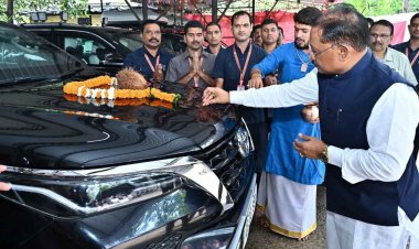 मुख्यमंत्री श्री विष्णुदेव साय ने मुख्यमंत्री निवास में भगवान विश्वकर्मा जयंती पर की पूजा अर्चना.