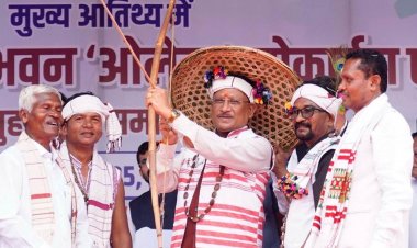 जगदलपुर में धुरवा समाज के संभाग स्तरीय नुआखाई मिलन समारोह एवं नवनिर्मित सामाजिक भवन "ओलेख" के लोकार्पण कार्यक्रम में शामिल हुए.