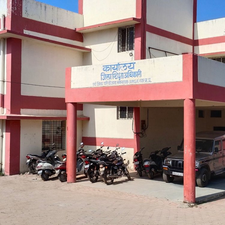 सरकारी स्कूल के छात्रों को यूनिफॉर्म के लिए मिले पैसे:धार में 1 लाख 75 हजार बच्चों के खातों में पहुंचे; 5 हजार का डाटा अधूरा