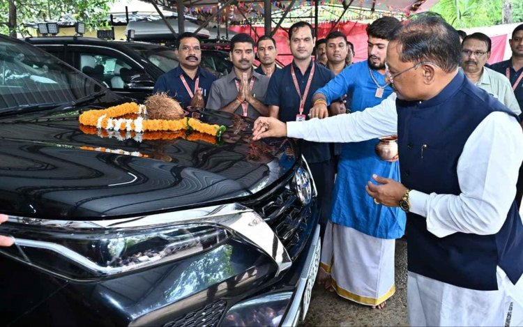 मुख्यमंत्री श्री विष्णुदेव साय ने मुख्यमंत्री निवास में भगवान विश्वकर्मा जयंती पर की पूजा अर्चना.