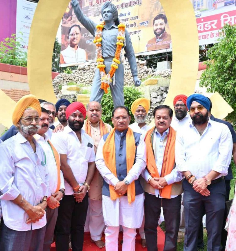 मुख्यमंत्री श्री विष्णु देव साय ने अमर शहीद भगत सिंह की प्रतिमा पर माल्यार्पण कर किया नमन