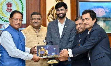 मुख्यमंत्री श्री विष्णु देव साय से इसरो के वैज्ञानिकों ने की सौजन्य भेंट.