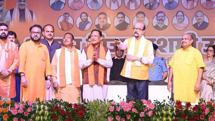 डब्लू आर एस कॉलोनी में रावण दहन: राज्यपाल रमेन डेका और मुख्यमंत्री श्री विष्णु देव साय.