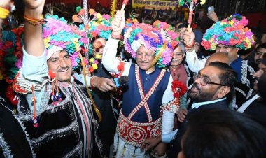 48वां रावत नाच महोत्सव : लाल बहादुर शास्त्री स्कूल मैदान में आयोजित कार्यक्रम में शामिल हुए.