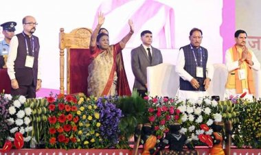 राष्ट्रपति ने अंबिकापुर, छत्तीसगढ़ में 'जनजातीय गौरव दिवस' समारोह में गरिमामयी उपस्थिति दर्ज कराई.