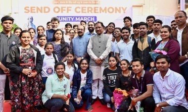 मुख्यमंत्री श्री विष्णुदेव साय ने यूनिटी मार्च के लिए राज्य के 68 युवाओं के दल को हरी झंडी दिखाकर किया रवाना