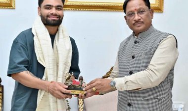 भारतीय क्रिकेट टीम के बल्लेबाज़ रिंकू सिंह ने मुख्यमंत्री से की सौजन्य मुलाकात.