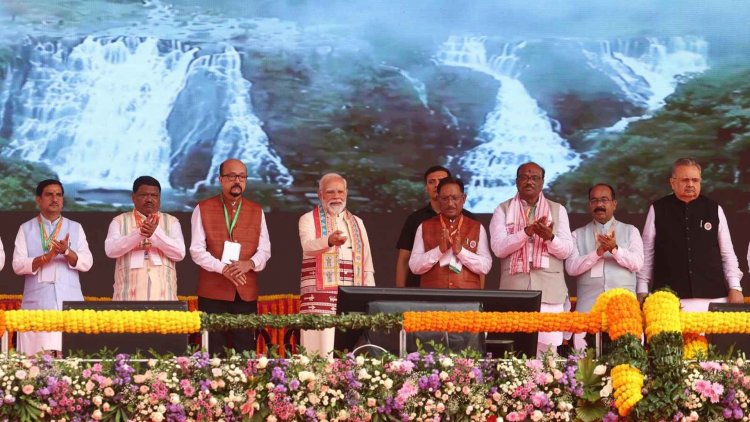 प्रधानमंत्री श्री नरेंद्र मोदी जी ने छत्तीसगढ़ रजत महोत्सव कार्यक्रम को संबोधित किया तथा ₹14,260 करोड़ से अधिक की लागत वाले विकास परियोजनाओं का लोकार्पण.
