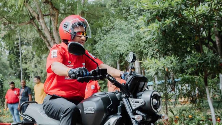 मुख्यमंत्री श्री विष्णुदेव साय ने स्वयं बाइक चलाकर युवाओं को दिया सुरक्षित ड्राइविंग का संदेश.