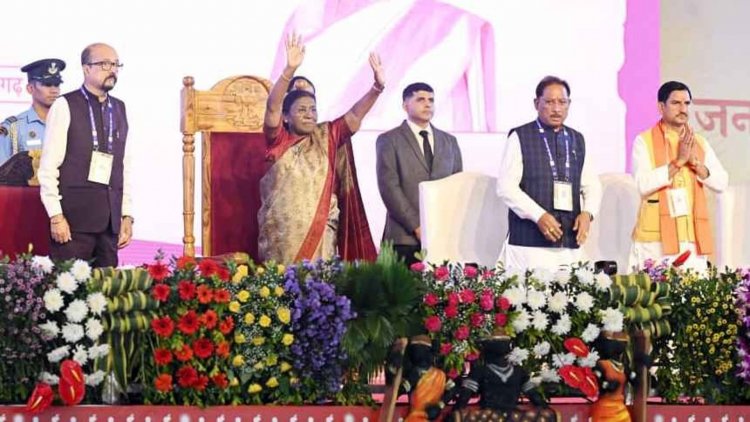 राष्ट्रपति ने अंबिकापुर, छत्तीसगढ़ में 'जनजातीय गौरव दिवस' समारोह में गरिमामयी उपस्थिति दर्ज कराई.