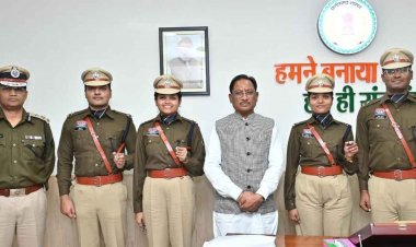 मुख्यमंत्री श्री विष्णुदेव साय से प्रशिक्षु आईपीएस अधिकारियों ने की सौजन्य भेंट.