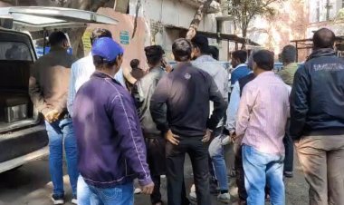 ट्रक की चपेट में आने से शोरूम मैनेजर की मौत:ड्यूटी से घर लौटते समय छोला मंदिर टिंबर मार्केट में हुई घटना