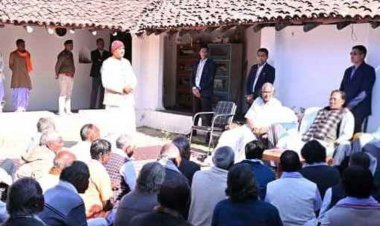 मुख्यमंत्री श्री साय ने सामरबार में संत श्री बभु्रवाहन महाराज से की भेंट.