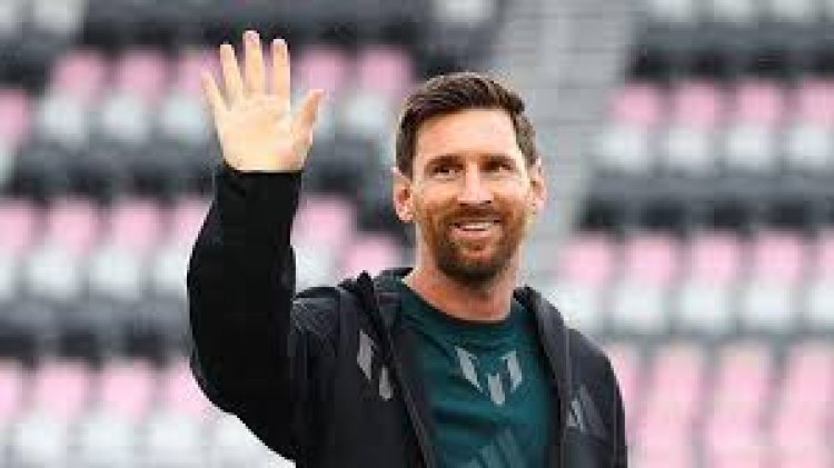 स्टार फ़ुटबॉलर लियोनेल मेसी कोलकाता पहुंचे, एयरपोर्ट पर दिखी हज़ारों की भीड़