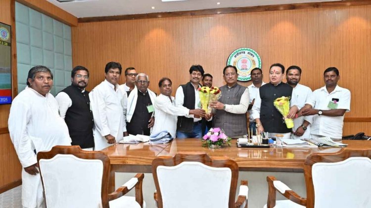 मुख्यमंत्री से सतनाम पंथ के पदाधिकारियों ने की सौजन्य मुलाकात.