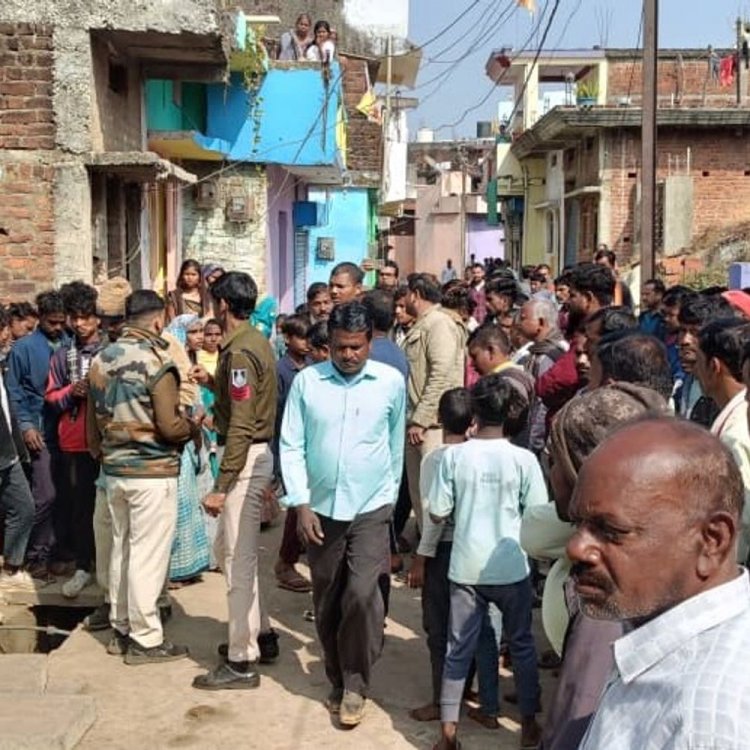 दमोह में पति-पत्नी और बेटी के शव फंदे पर मिले:एक ही परिवार के तीन सदस्यों की मौत, टीआई बोले- मामले की कर रहे जांच