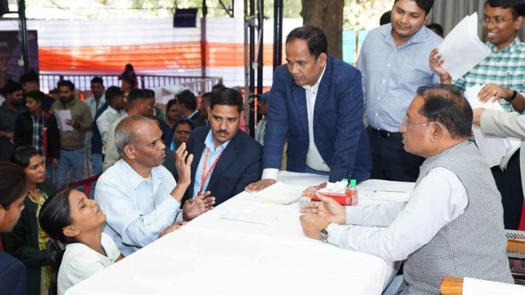 मुख्यमंत्री श्री विष्णु देव साय के निर्देश पर लकवाग्रस्त महिला को तुरंत मंजूर हुए 5 लाख रुपए, मुख्यमंत्री आर्थिक सहायता योजना से सहायता राशि की तत्काल .