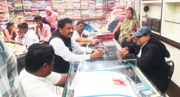 ज्वेलरी दुकान में लाखों की चोरी   विधायक ने की पीडि़त दुकानदार से मुलाकात