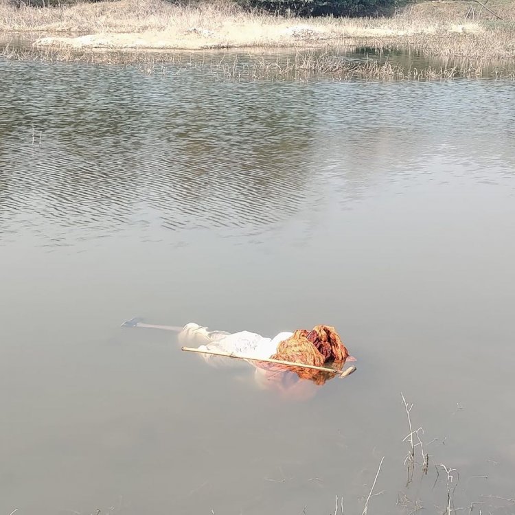 शाजापुर की लखुंदर नदी में मिला बुजुर्ग का शव:घर से घास काटने का कहकर निकले थे, पैर फिसलने से हादसे की आशंका